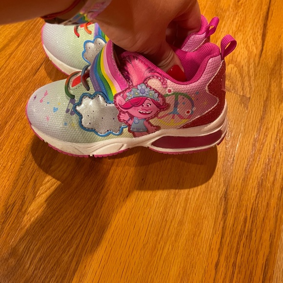 Trolls 2 Light-up Sneakers - Picture 10 of 16